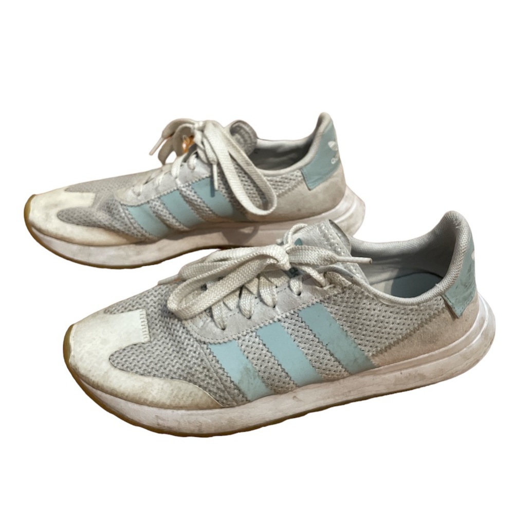 adidas sneakers 👟 size 8.5!